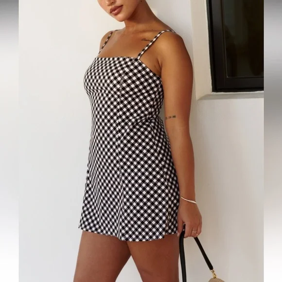 Abercrombie & Fitch Black and White Gingham Bra-Free Everyday Skort Dress - Picture 2 of 10
